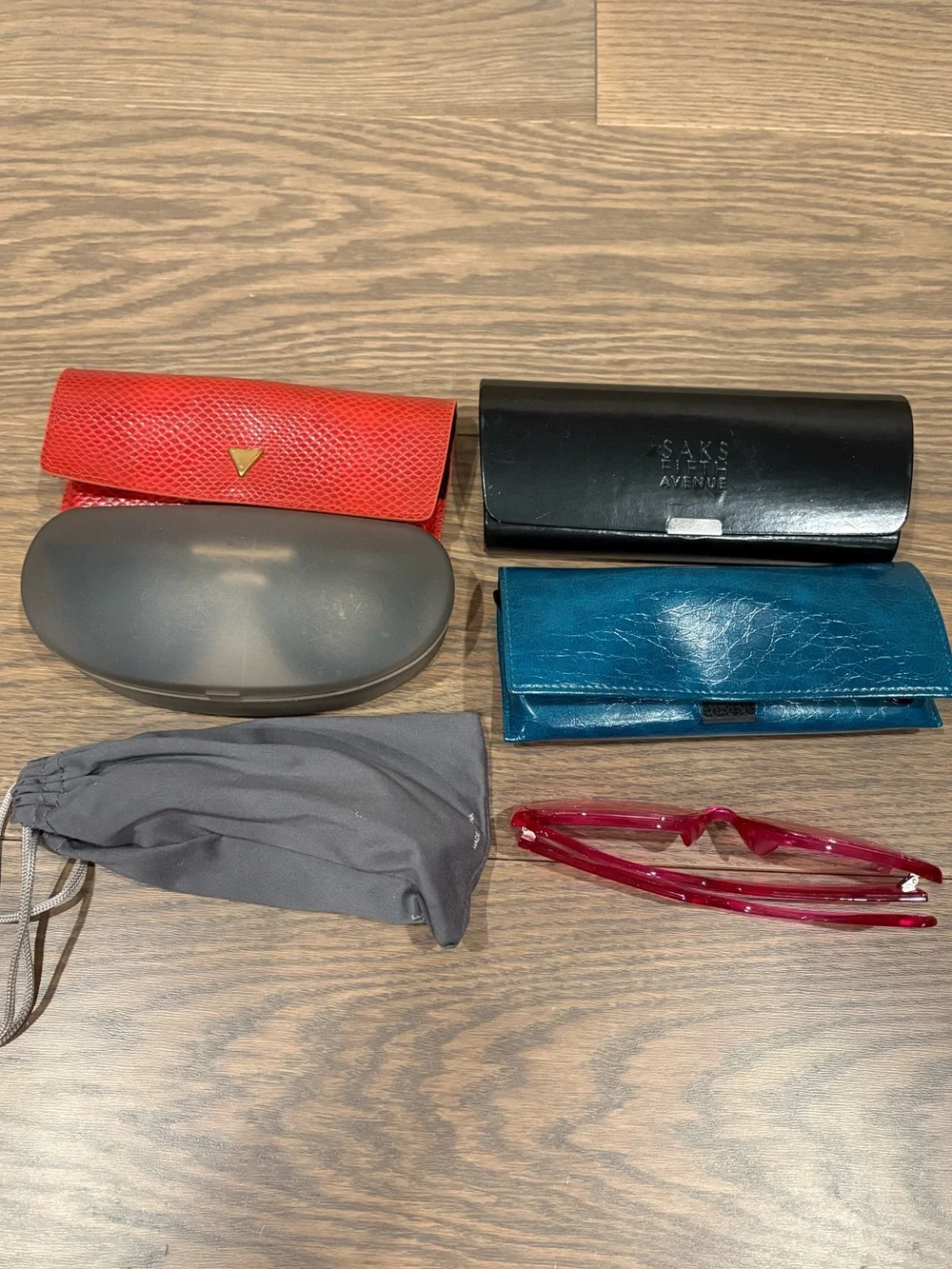LOT 6 Pairs of Sunglasses in EUC - Steve Madden, Kenneth Cole